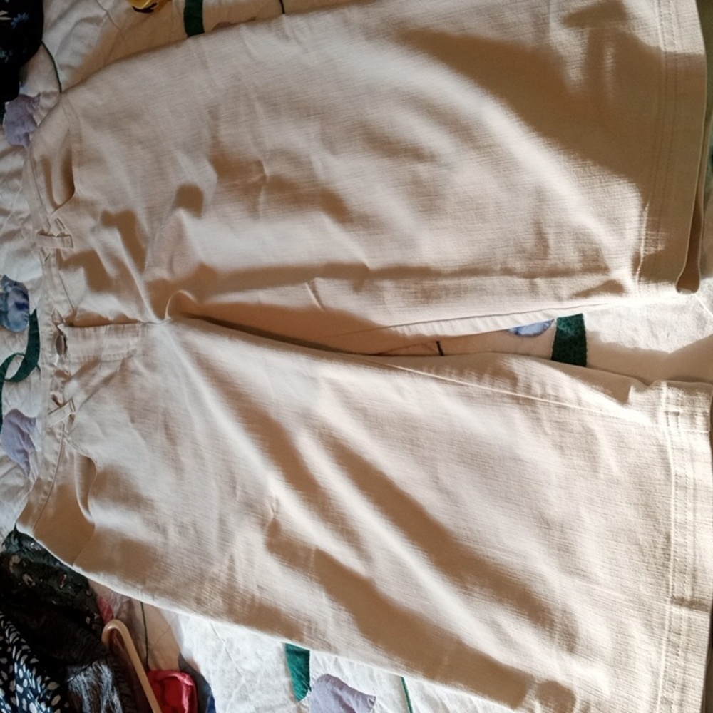 Tan capris